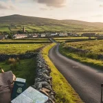 Život u Irskoj bez Brige o Smještaju: Vodič za Pronalazak Poslova s Osiguranim Boravkom